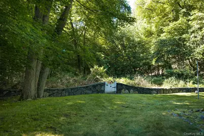 120 Scarborough Road, Briarcliff Manor, NY 10510 - Photo 33