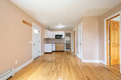 300 S Snedecor Avenue, Bayport, NY 11705 - Photo 9