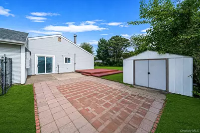 9 Carson Lane, Medford, NY 11763 - Photo 3