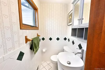 28 Dartmouth Drive, Smithtown, NY 11787 - Photo 15