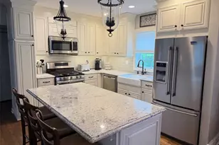 28 Pine St, Sayville, NY 11782 - Photo 7