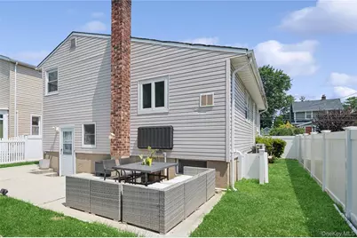 83 Scarcliffe Drive, Malverne, NY 11565 - Photo 23