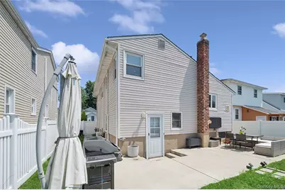 83 Scarcliffe Drive, Malverne, NY 11565 - Photo 21
