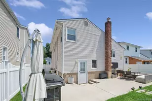 83 Scarcliffe Dr, Malverne, NY 11565 - Photo 21
