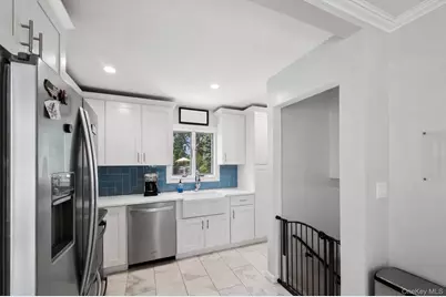 83 Scarcliffe Drive, Malverne, NY 11565 - Photo 11