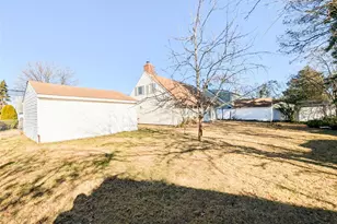 806 Oliver Ave, Westbury, NY 11590 - Photo 17