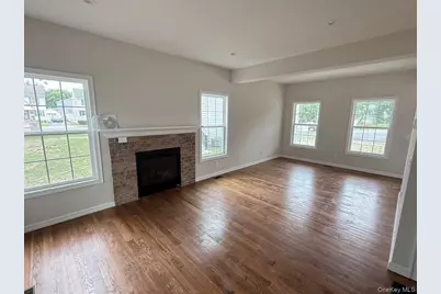 8 Gail Grace Court, Copiague, NY 11726 - Photo 9
