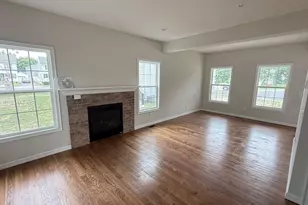 8 Gail Grace Ct, Copiague, NY 11726 - Photo 9