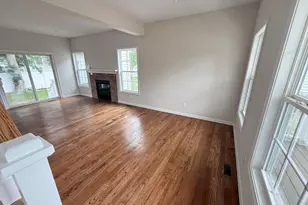 8 Gail Grace Ct, Copiague, NY 11726 - Photo 5