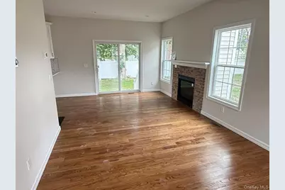 8 Gail Grace Court, Copiague, NY 11726 - Photo 13