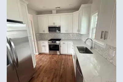 8 Gail Grace Court, Copiague, NY 11726 - Photo 11