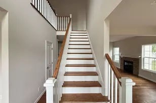 8 Gail Grace Ct, Copiague, NY 11726 - Photo 3