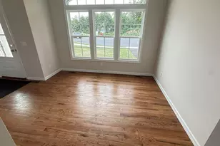8 Gail Grace Ct, Copiague, NY 11726 - Photo 7