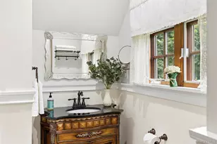 84 Luquer Rd, Manhasset, NY 11030 - Photo 13