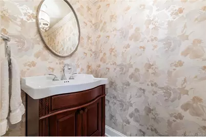 40 Coves Run, Syosset, NY 11791 - Photo 17