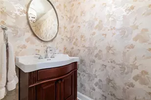 40 Coves Run, Syosset, NY 11791 - Photo 17