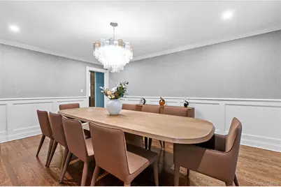 40 Coves Run, Syosset, NY 11791 - Photo 9