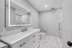 40 Coves Run, Syosset, NY 11791 - Photo 19