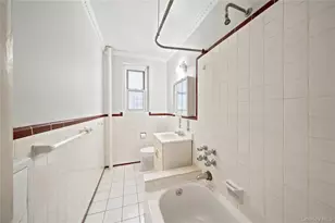 65-74 Saunders St, Rego Park, NY 11374 - Photo 9