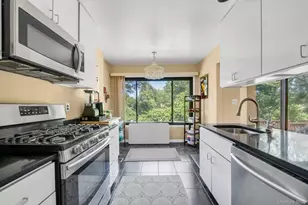 14 Vanderbilt Way, Valley Stream, NY 11581 - Photo 7