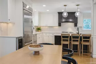 71 Bar Beach Rd, Port Washington, NY 11050 - Photo 11