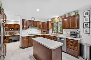 92 Brook Hollow Dr, New Windsor, NY 12553 - Photo 11