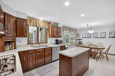 92 Brook Hollow Drive, New Windsor, NY 12553 - Photo 13