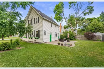 77 Hiawatha Drive, Brightwaters, NY 11718 - Photo 17