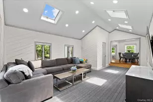8 Park Cir, Great Neck, NY 11024 - Photo 13