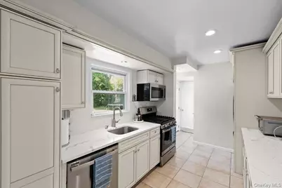 8 Park Circle, Great Neck, NY 11024 - Photo 15