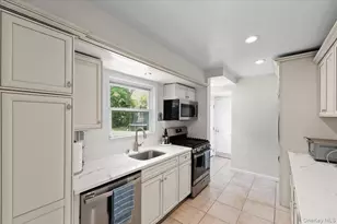 8 Park Cir, Great Neck, NY 11024 - Photo 15