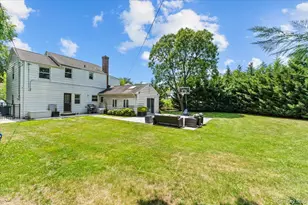 8 Park Cir, Great Neck, NY 11024 - Photo 33