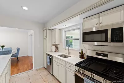 8 Park Circle, Great Neck, NY 11024 - Photo 19