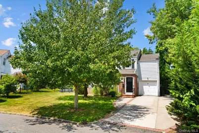 8 Park Circle, Great Neck, NY 11024 - Photo 3