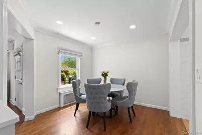 8 Park Circle, Great Neck, NY 11024 - Photo 9