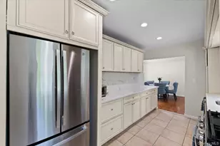 8 Park Cir, Great Neck, NY 11024 - Photo 17
