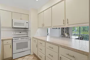 11 Pond Dr W, Rhinebeck, NY 12572 - Photo 5