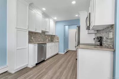 13 Potomac Court, Coram, NY 11727 - Photo 9