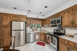 952 Roxbury Dr, Westbury, NY 11590 - Photo 23