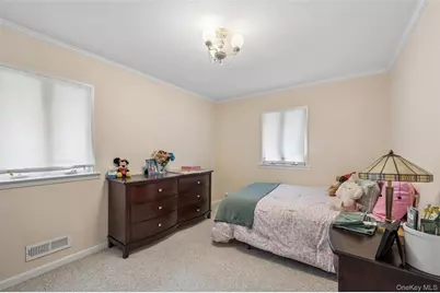 952 Roxbury Drive, Westbury, NY 11590 - Photo 11