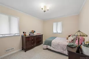 952 Roxbury Dr, Westbury, NY 11590 - Photo 11