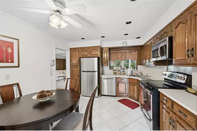 952 Roxbury Drive, Westbury, NY 11590 - Photo 13