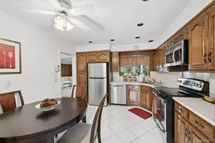 952 Roxbury Dr, Westbury, NY 11590 - Photo 13