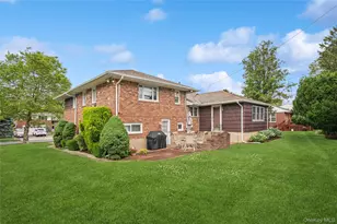 952 Roxbury Dr, Westbury, NY 11590 - Photo 35