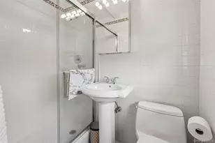 952 Roxbury Dr, Westbury, NY 11590 - Photo 33