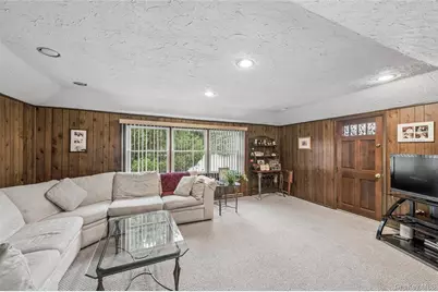 952 Roxbury Drive, Westbury, NY 11590 - Photo 19