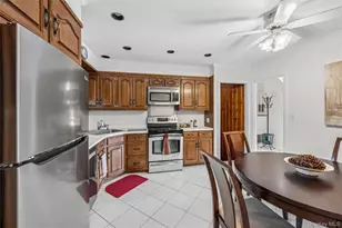 952 Roxbury Dr, Westbury, NY 11590 - Photo 21