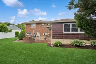 952 Roxbury Dr, Westbury, NY 11590 - Photo 37