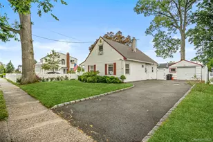 633 Robin Ct, West Hempstead, NY 11552 - Photo 25