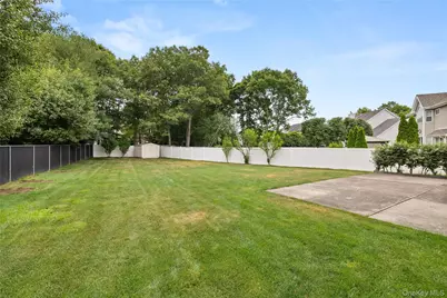 27 Laurel Lane, Holtsville, NY 11742 - Photo 27